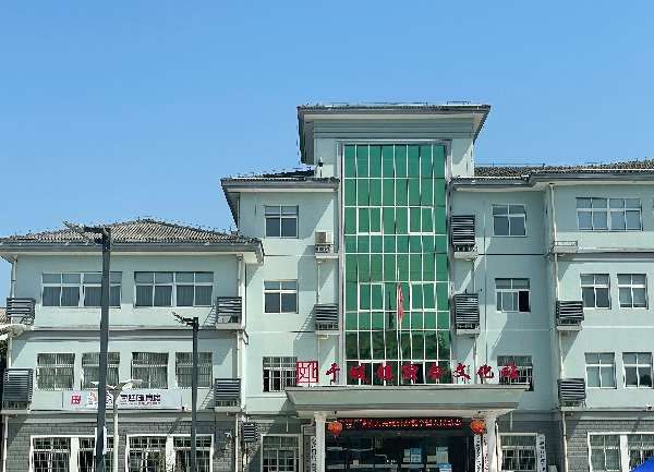 铂莱国际正能量：职工抢修献血车，好人好事成风景！